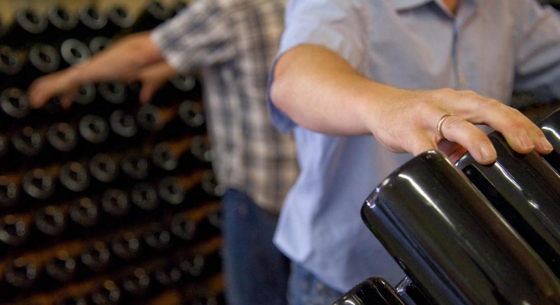 Wein- Und Sekthaus F.B.Schoenleber Йострих-Винкел Екстериор снимка